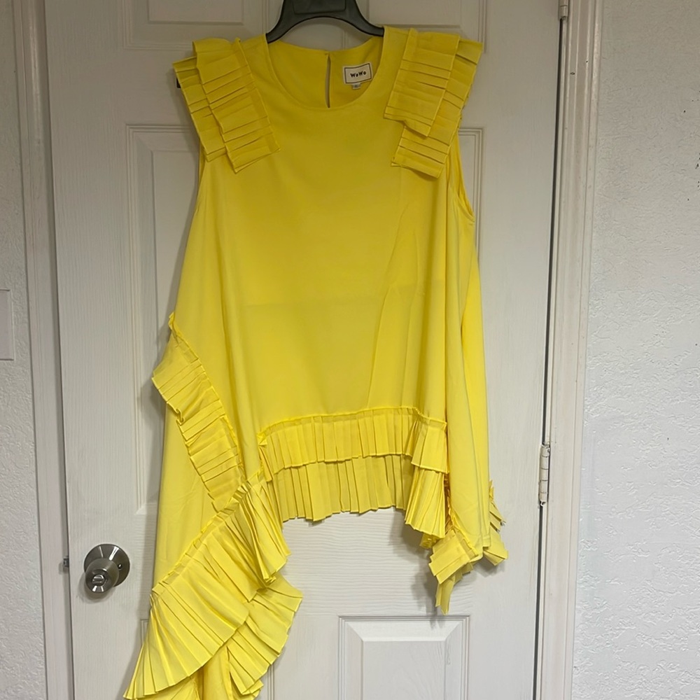 New sleeveless blouse